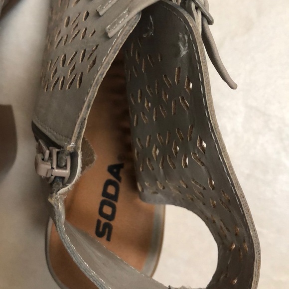 Neutral light grey/bone Chunky Heels with buckles - Picture 6 of 7